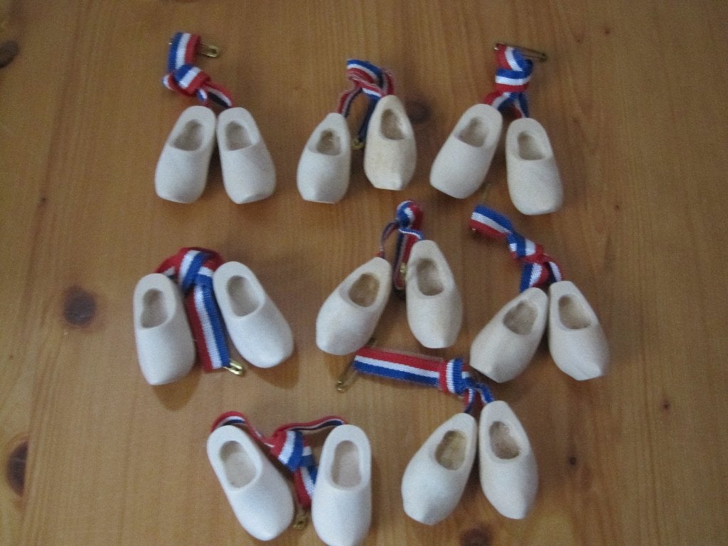 8 paar houten klompjes met rood, wit, blauw lint - 7.5 cm, Ophalen of Verzenden