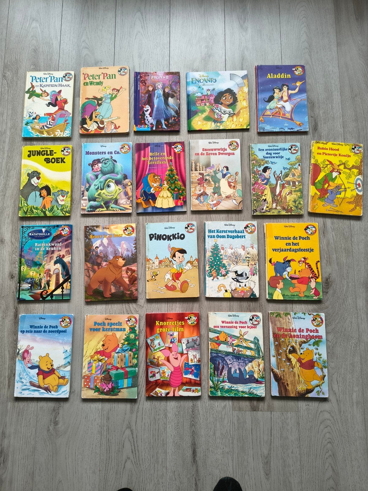 19x Disneyclub plus Frozen 2 en Encanto met cd, Boeken, Ophalen of Verzenden, Zo goed als nieuw, Fictie algemeen