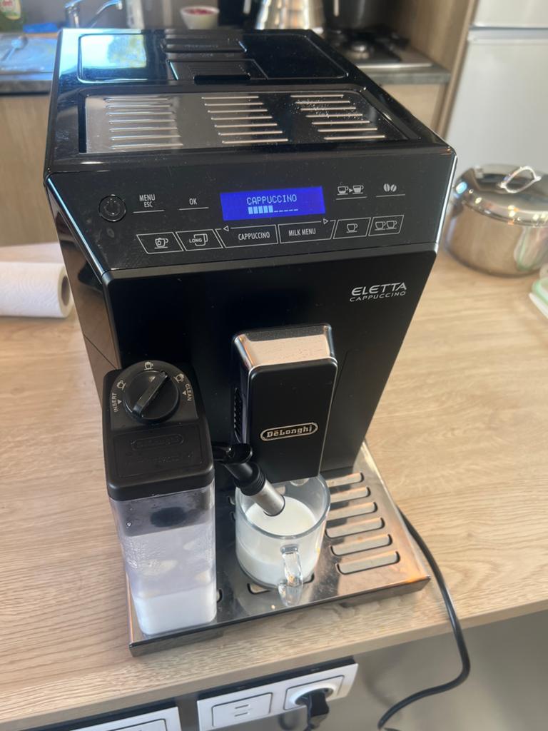 Delonghi koffiemachine., Ophalen, Zo goed als nieuw, Koffiemachine