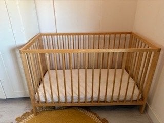 IKEA Kinderbedje met matrasje - verstelbaar, Kinderen en Baby's, Babywiegjes en Ledikanten, Gebruikt, Ledikant, Ophalen