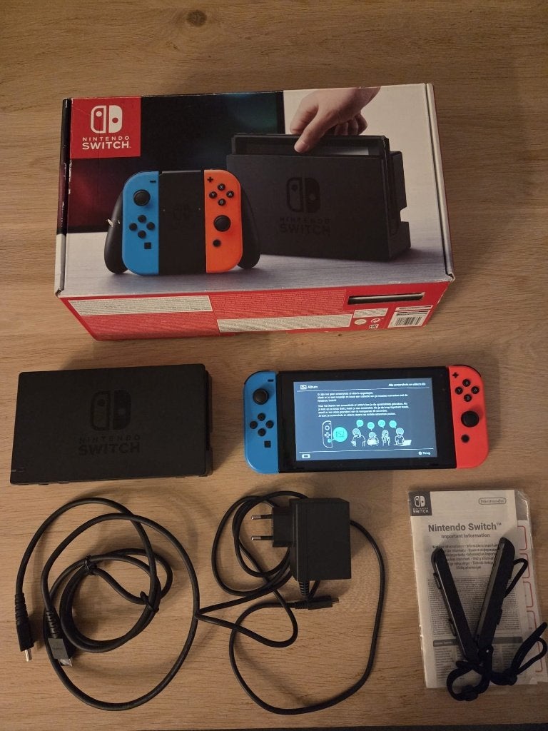 Nintendo Switch (V1-2017), Spelcomputers en Games, Spelcomputers | Nintendo Switch, Ophalen, Gebruikt, Met 2 controllers, Switch Original