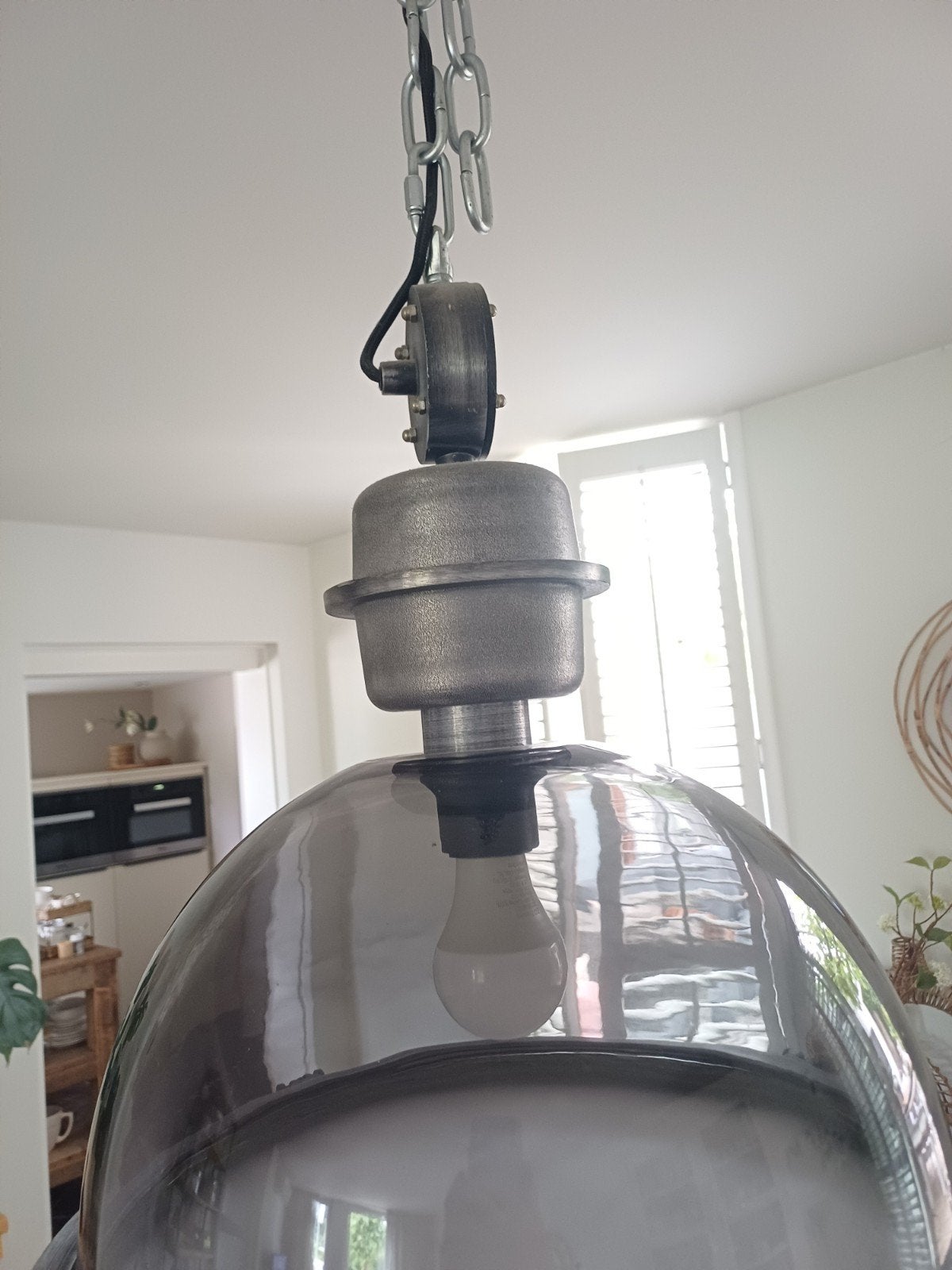 Mooie grijze Gietijzeren Hanglamp - Industriële Stijl, Huis en Inrichting, Lampen | Hanglampen, Ophalen, Gebruikt, Metaal, Industrieel