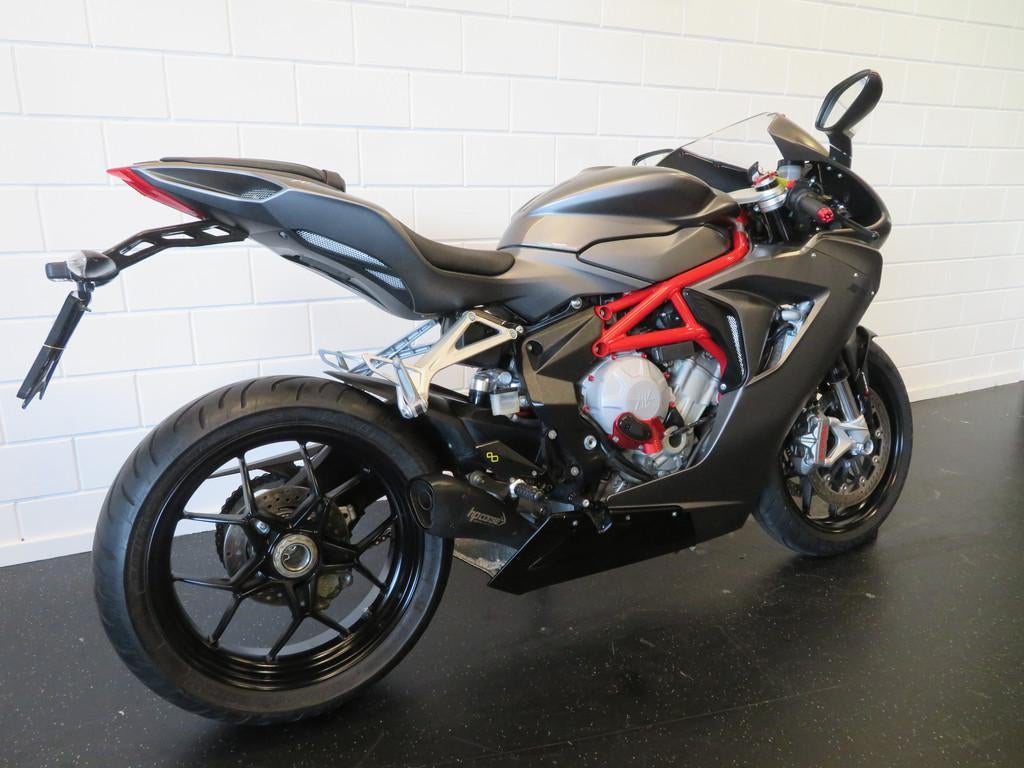 MV Agusta F 3 675 F3 TITANIUM GREY SPORTDEMPE (bj 2015), Motoren, Motoren | MV Agusta, 675 cc, Bedrijf, Super Sport