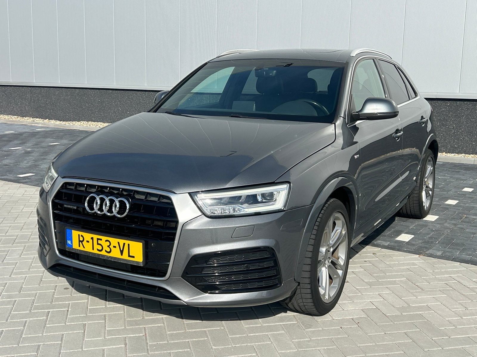 Audi Q3 2016 Grijs, Auto's, Automaat, 1984 cc, Panoramadak, Particulier
