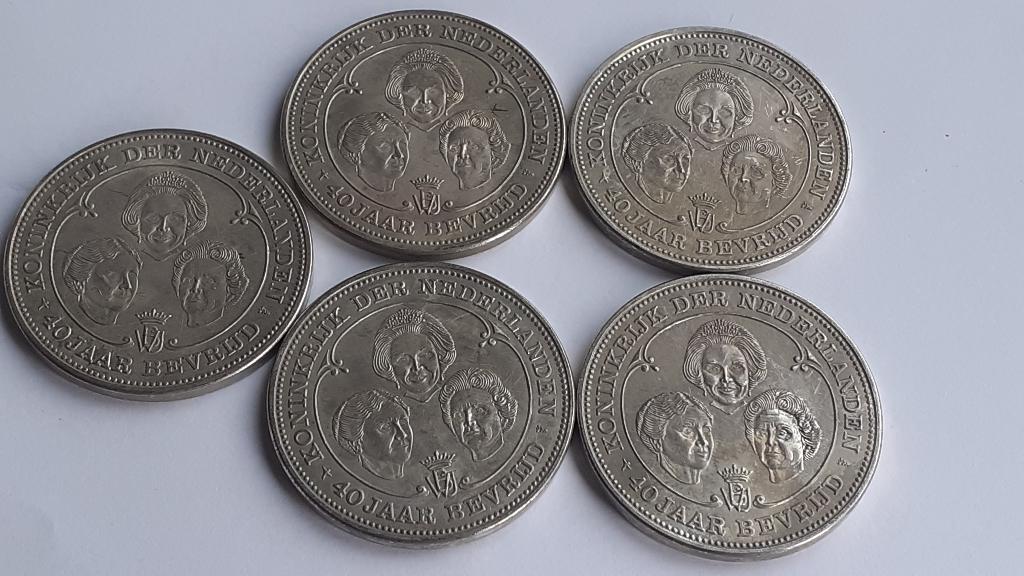 Gedenks penningen 40 jaar bevrijd 1945/1985, Ophalen of Verzenden, Brons, Nederland
