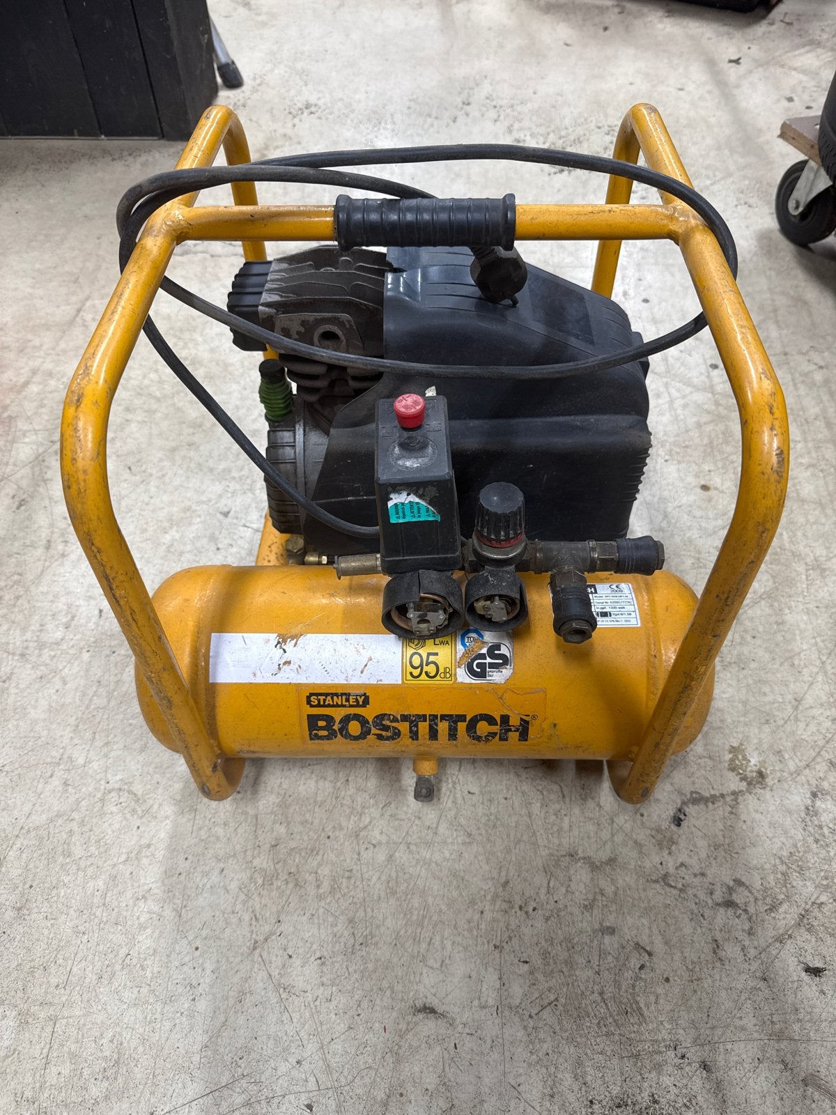 Bostitch Stanley Compressor SPC-RC6-HP1.5E - Gebruikt, Doe-het-zelf en Verbouw, Gebruikt, 6 tot 10 bar, Ophalen of Verzenden, Minder dan 200 liter/min