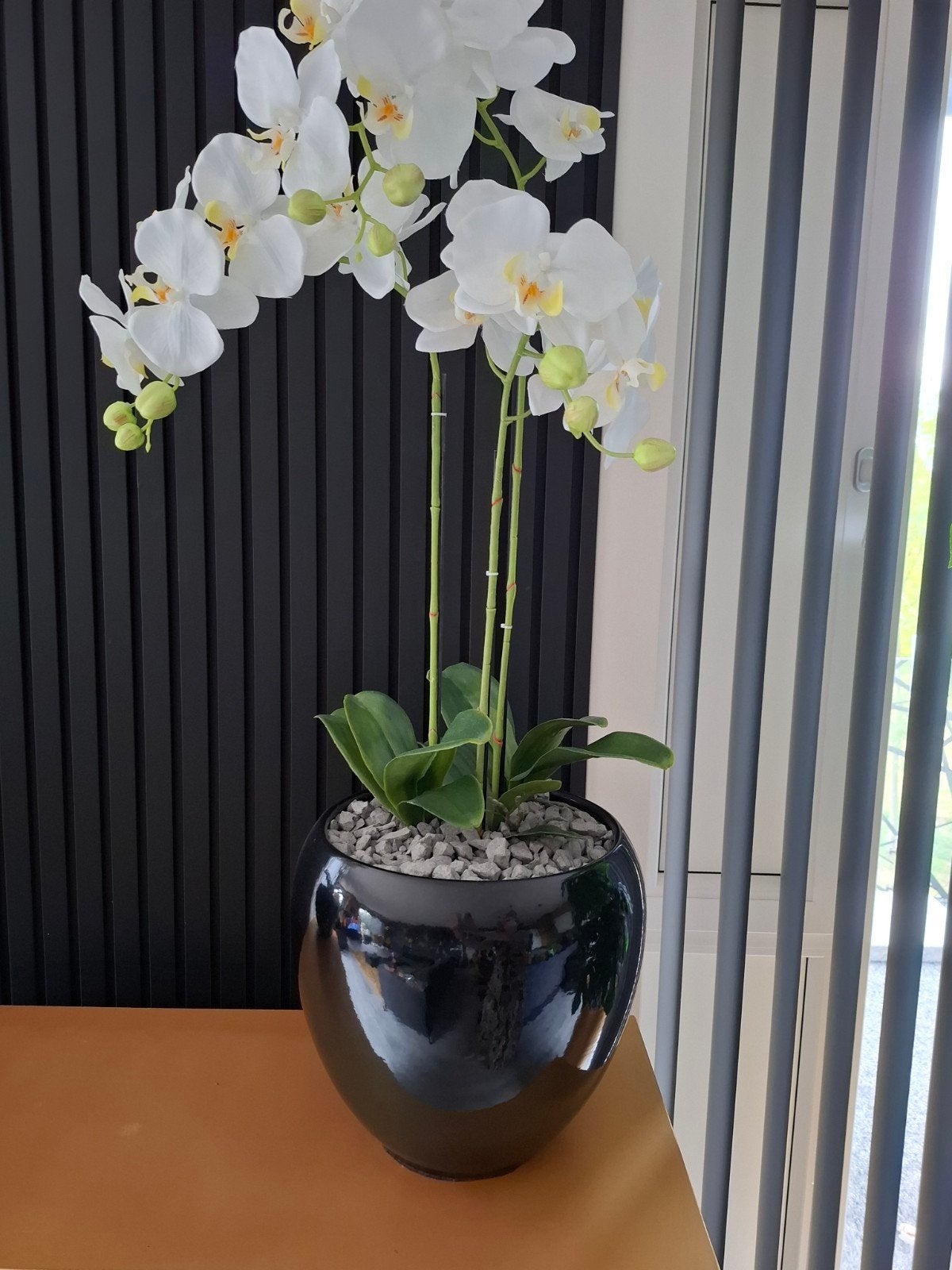 2X GROTE ZWARTE POTTEN MET KUNST PLANT ORCHIDEE, Ophalen