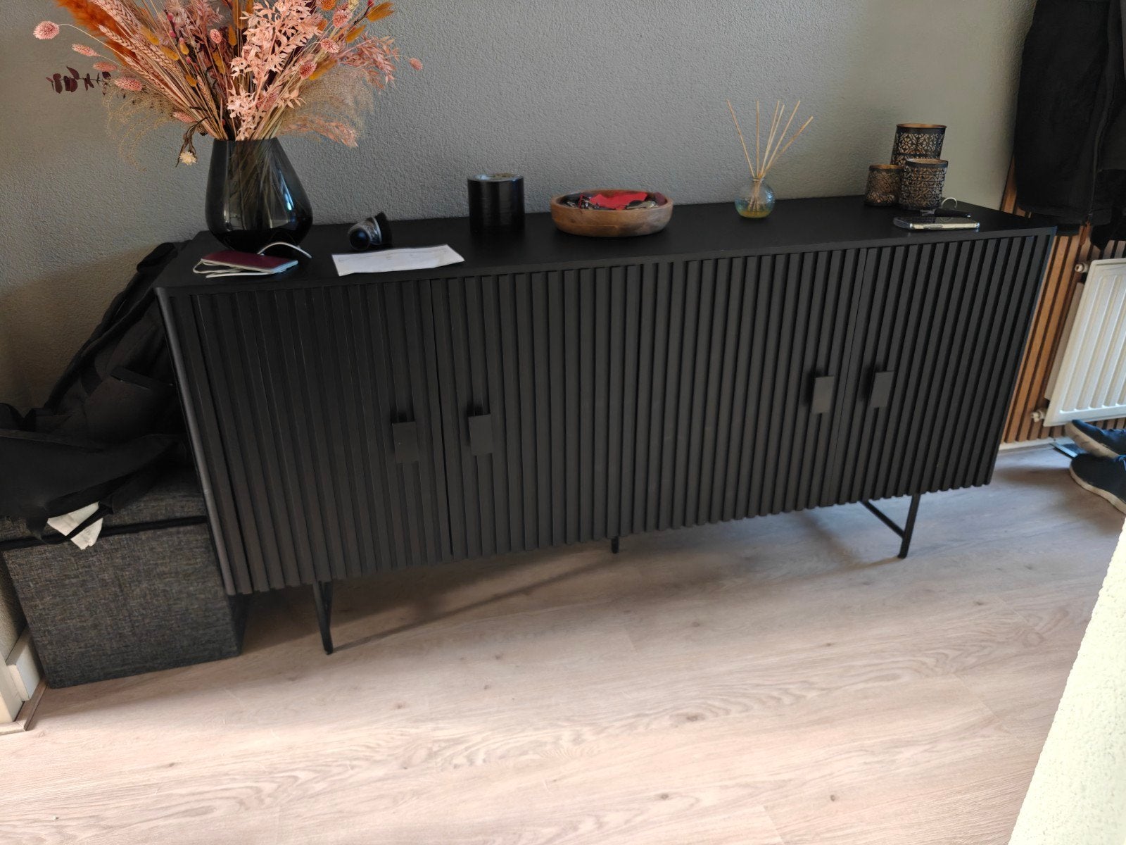 Zwart dressoir met lattenfront - 170x45x80 cm, Ophalen, 150 tot 200 cm, Zo goed als nieuw, 25 tot 50 cm