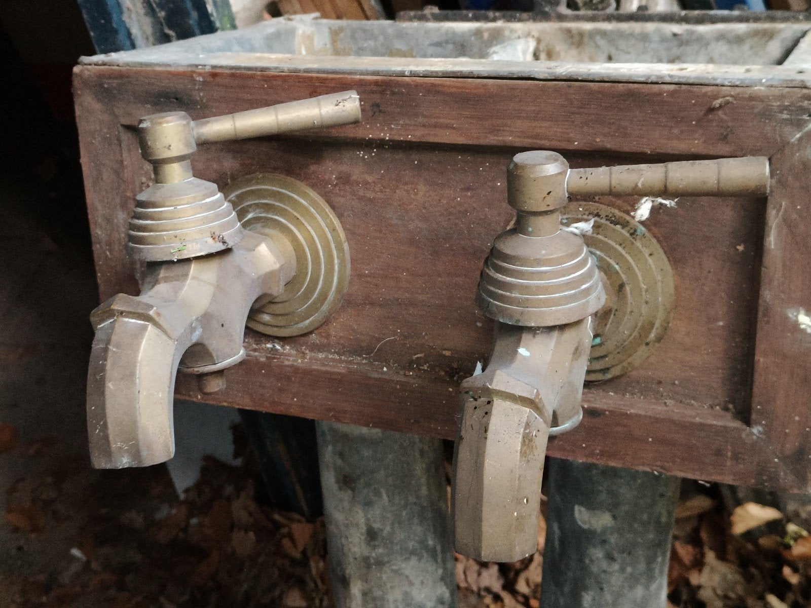 ZWARE ANTIEKE WATERPOMP MET DUBBELE KRANEN, Ophalen, Gebruikt, Handmatig, Overige typen