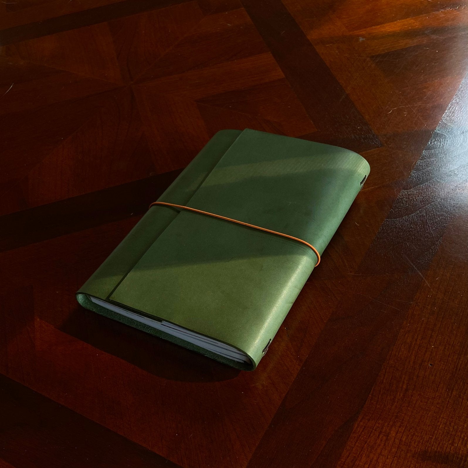 Leren Notitieboek / Trifold Journal – A5 – Veg Tan Leer, Verzenden, Zo goed als nieuw