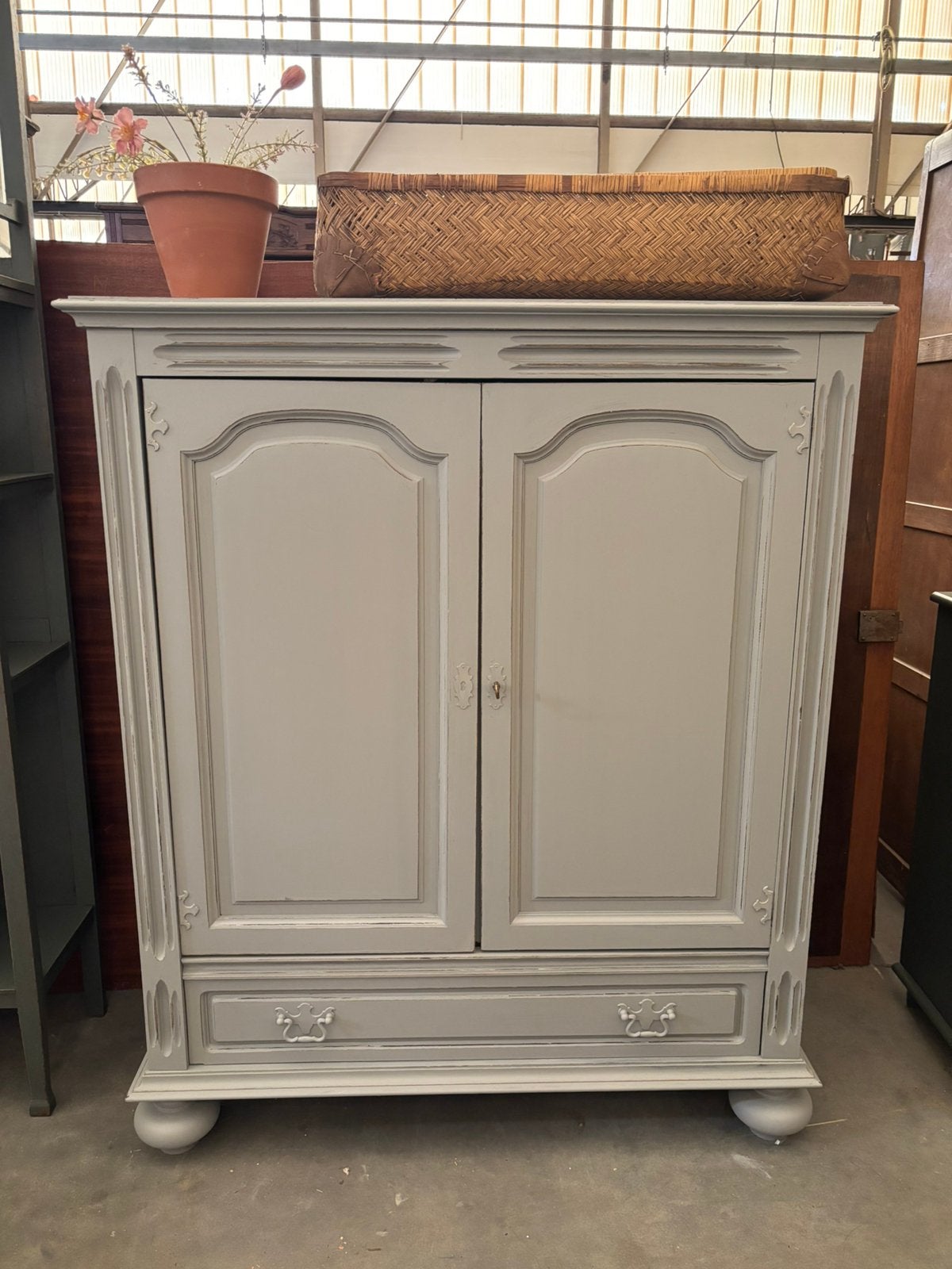 Vintage brocante kast / meidenkast / buffetkast, Studio Larilo, Zo goed als nieuw, Sportstraat 6 Kerkrade, Studiolarilo@gmail.com