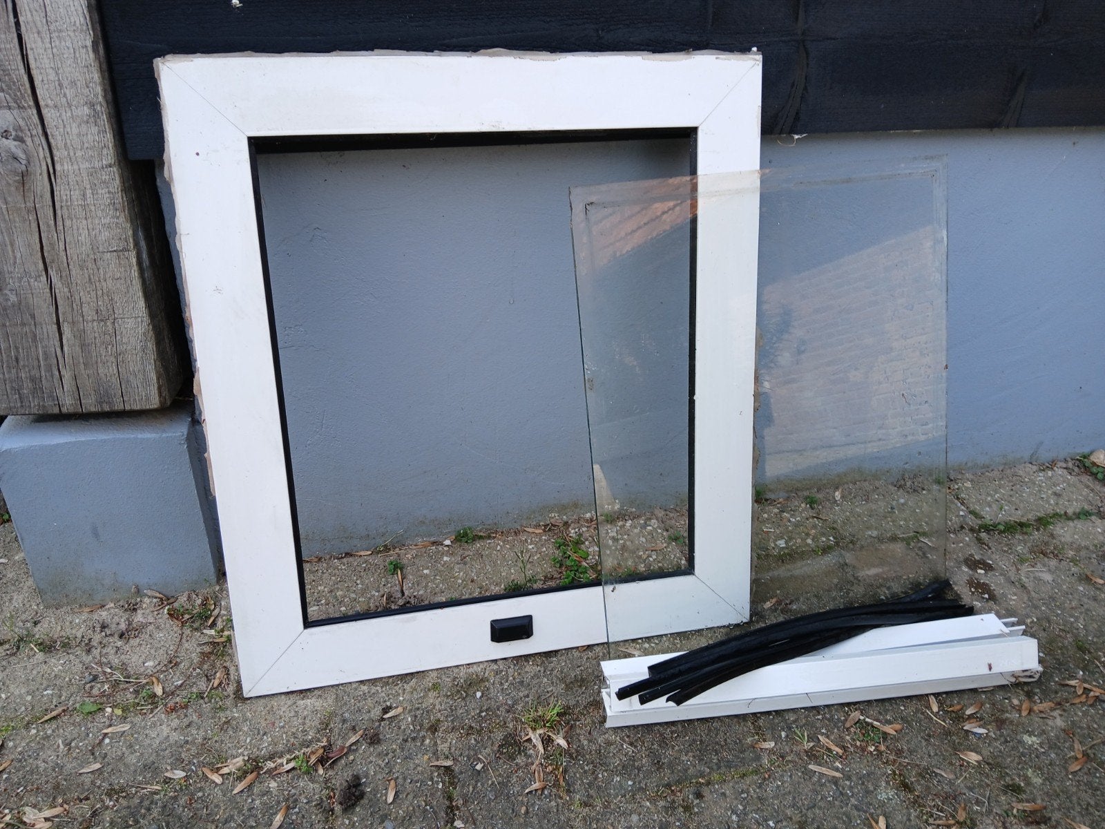 Aluminum raamkozijn 56.5 x 62.5 cm, Ophalen, Gebruikt, Minder dan 75 cm, Raamkozijn