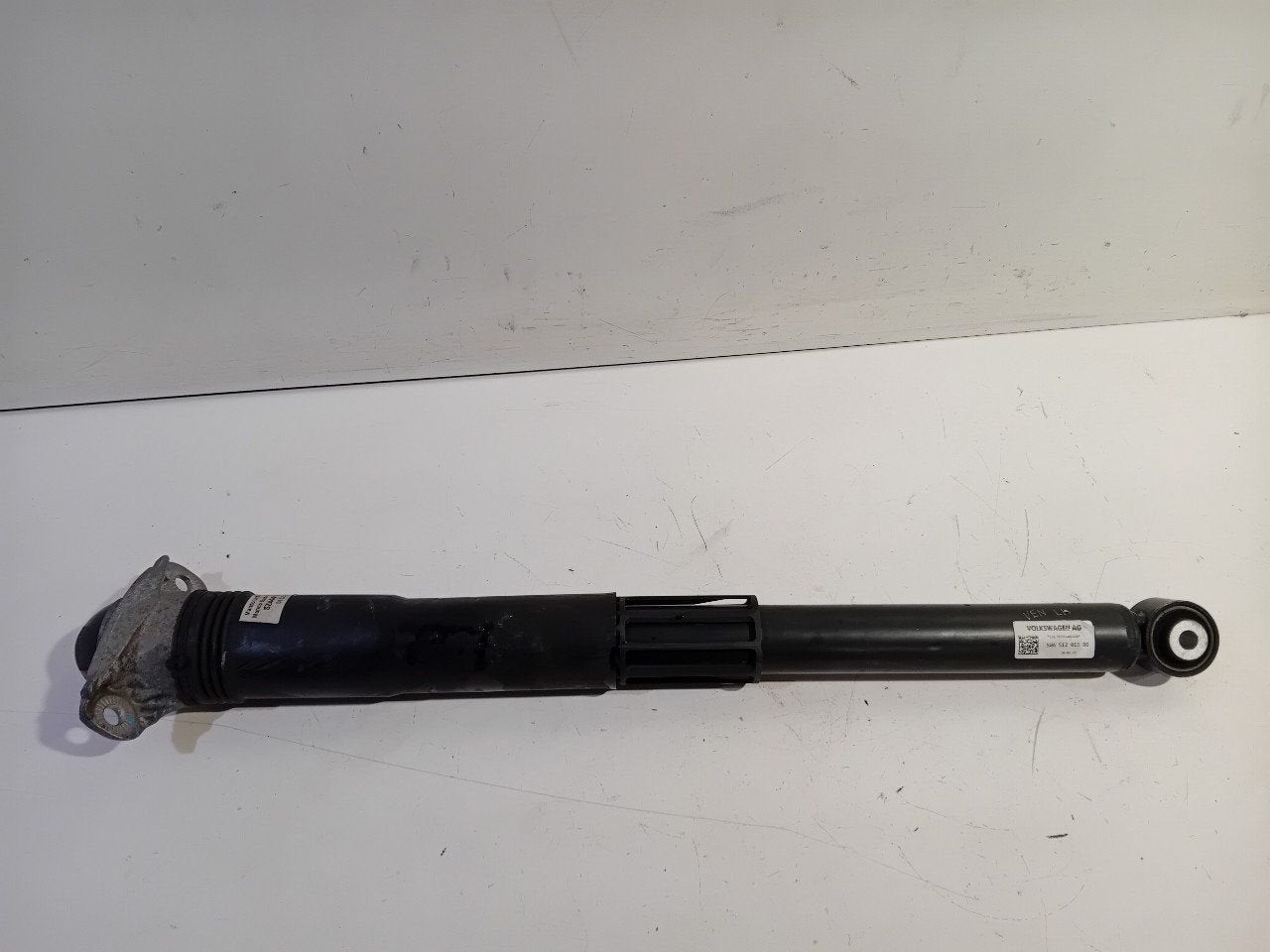 Schokbreker links achter Volkswagen Golf, Onderdelen@venauto.nl, Van der Ven Autorecycling B.V., Gebruikt, Ettenseweg 76, 4706 PB Roosendaal, The Netherlands