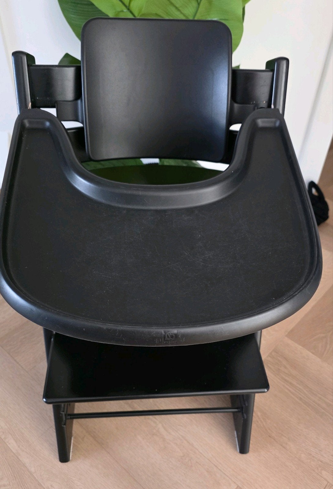 Zwarte Stokke Tripp Trapp meegroeistoel in zeer nette staat, Ophalen, Zo goed als nieuw, Meegroeistoel