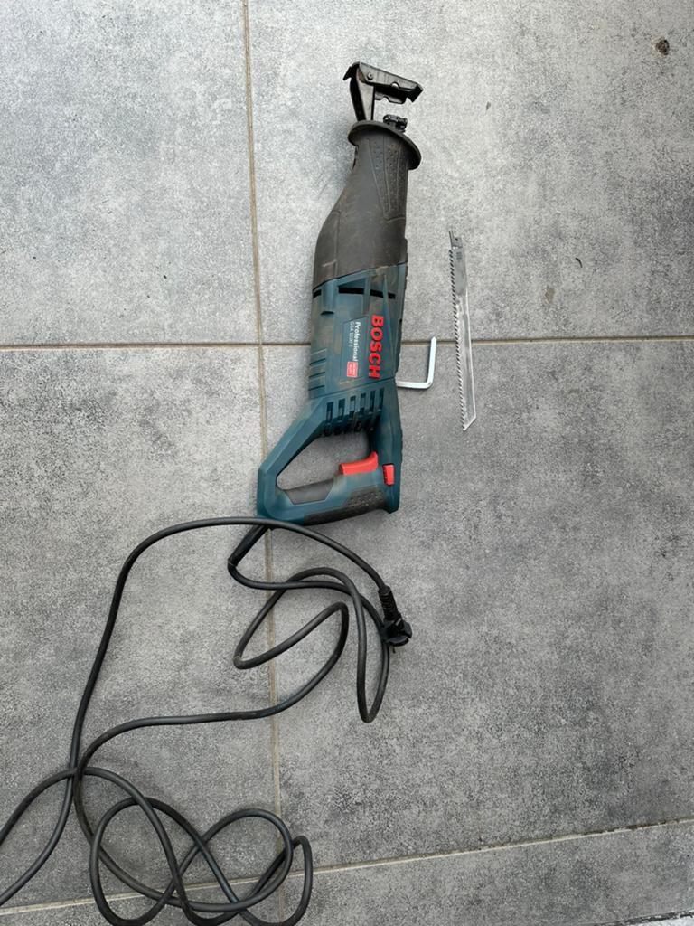 Bosch reciprozaag in zeer goede staat, 70 mm of meer, 600 tot 1200 watt, Ophalen of Verzenden, Zo goed als nieuw