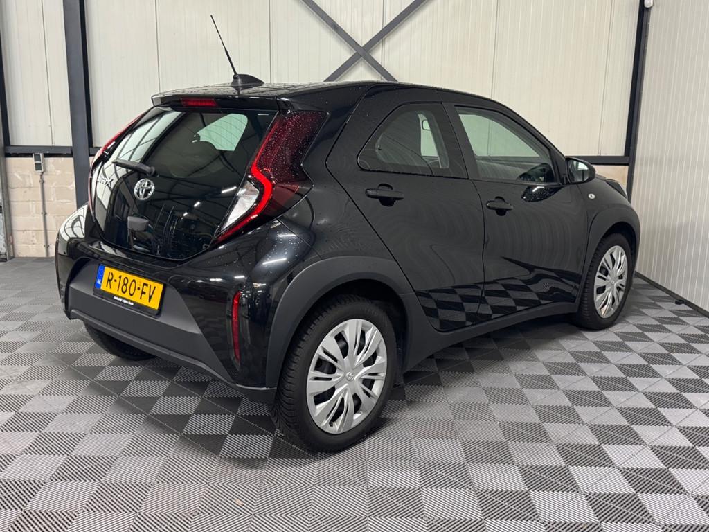 Toyota Aygo X 1.0 VVT-i | MT Play 5-Drs | Airco | Camera | C, Gebruikt, 920 kg, 4 stoelen, Zwart