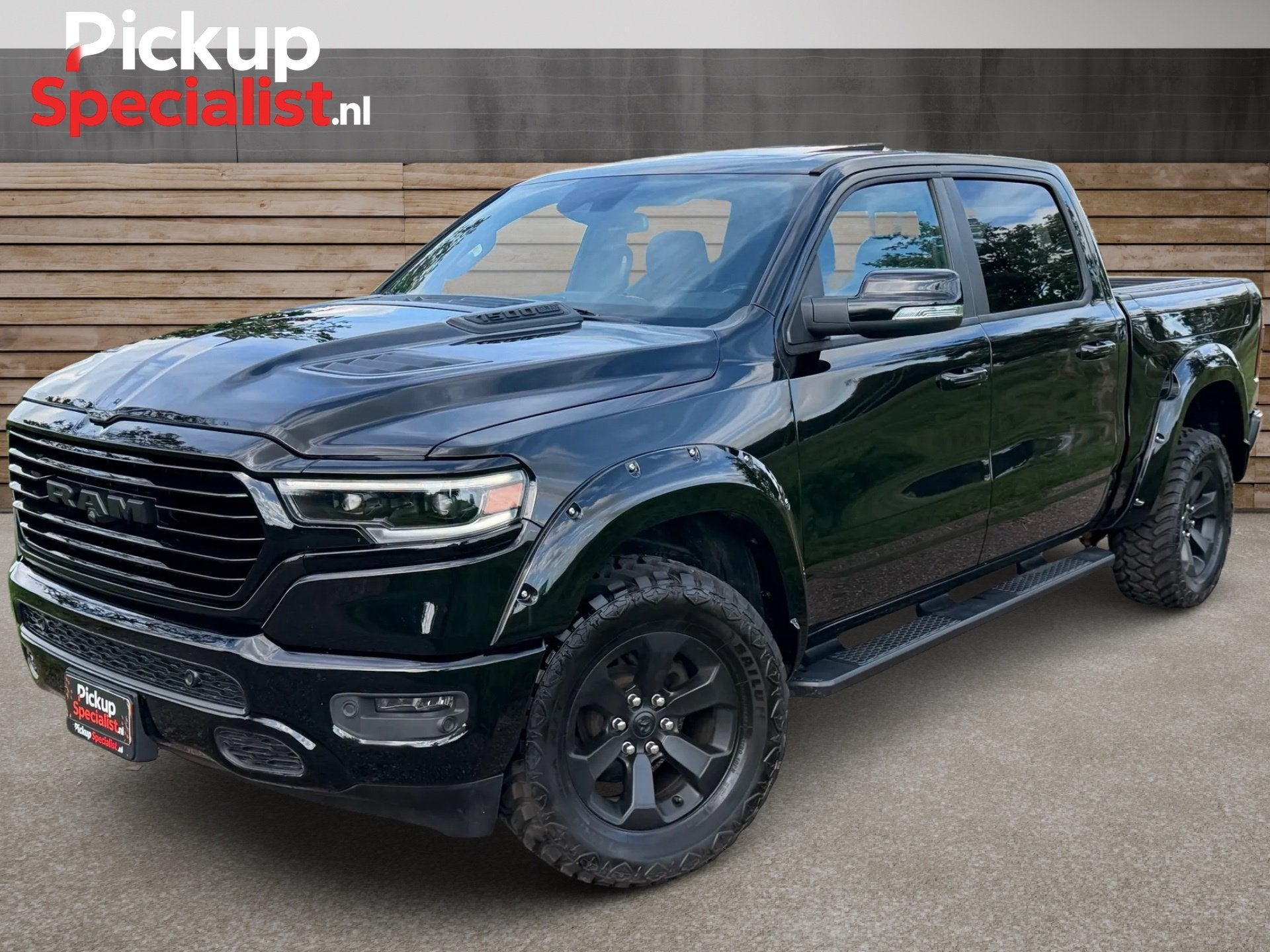 Dodge RAM 1500 5.7 V8 4x4 Crew Cab Rebel , LUCHTVERING , PAN, Auto's, Automaat, Dealer onderhouden, 5654 cc, Leder