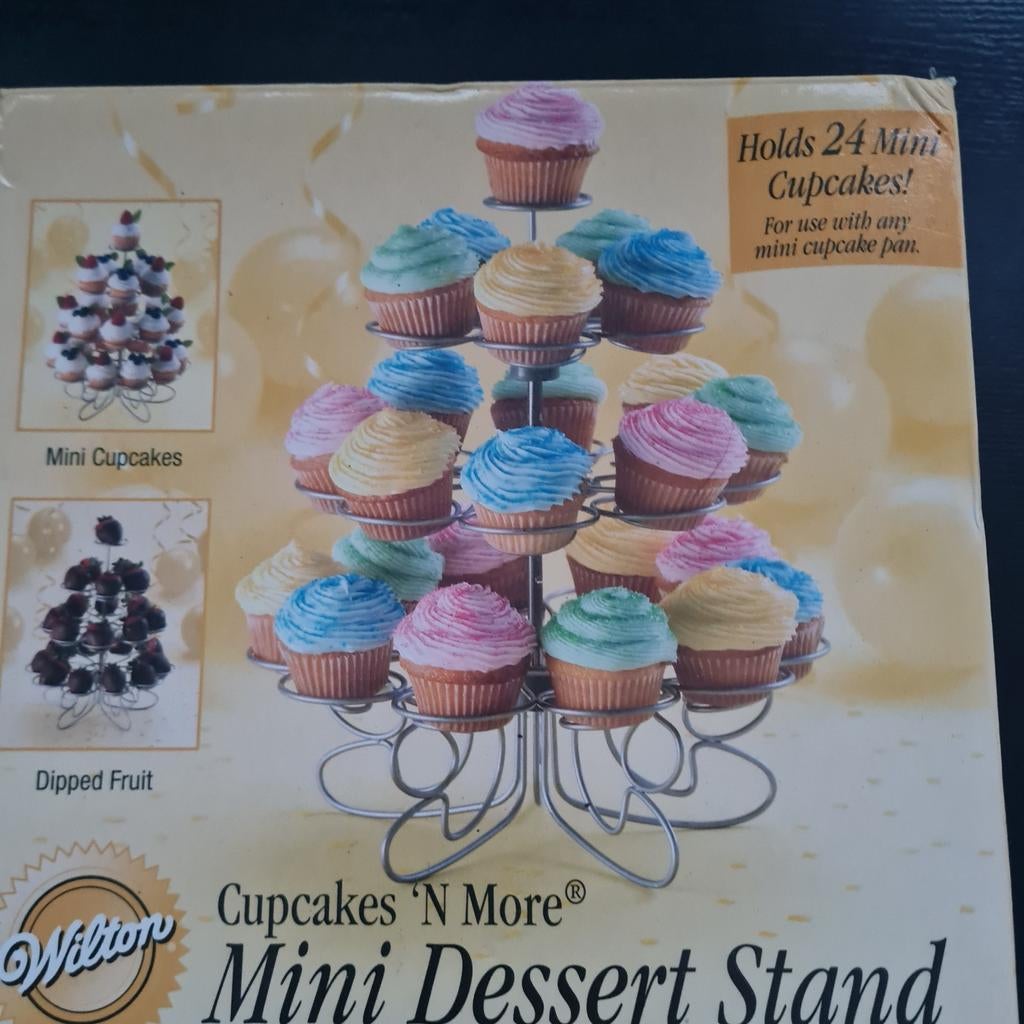 Wilton Cupcakes 'N More Mini Dessert Stand, Overige typen, Ophalen of Verzenden, Metaal, Overige merken