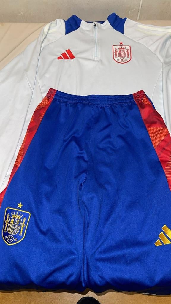 Adidas Spanje Trainingspak - Wit/Blauw, Kleding | Heren, Sportkleding, Zo goed als nieuw, Voetbal, Overige maten, Wit, Ophalen of Verzenden