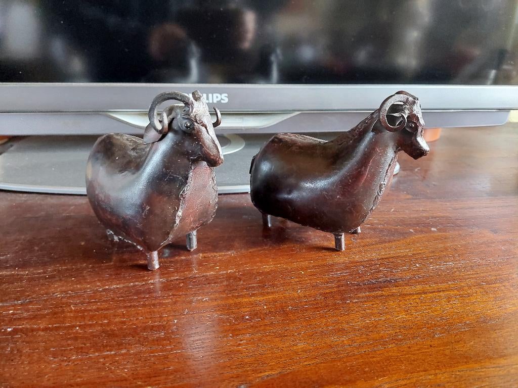 Ram / 2 Beeldjes & 2 Ballen & Medaillon / Alles vol ijzer, Ophalen of Verzenden, Zo goed als nieuw, Overige typen