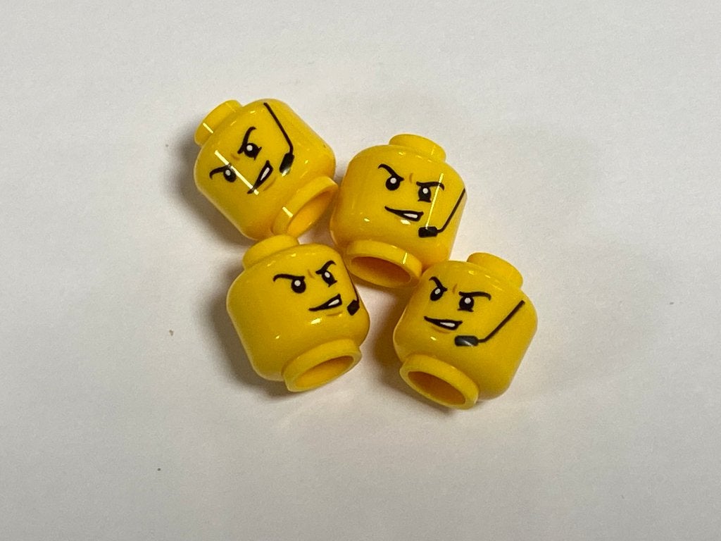 Partij Lego 4x nieuwe geel hoofd met met headset en frons, Overige thema's, Lego, Nieuw, Ophalen of Verzenden