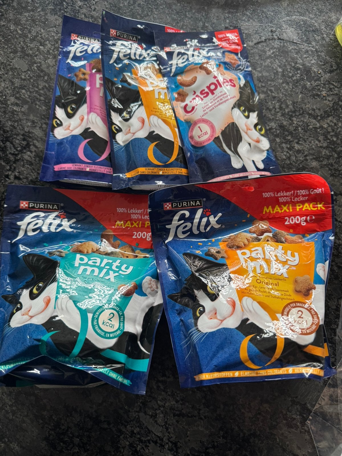 Felix party mix, Diversen, Ophalen
