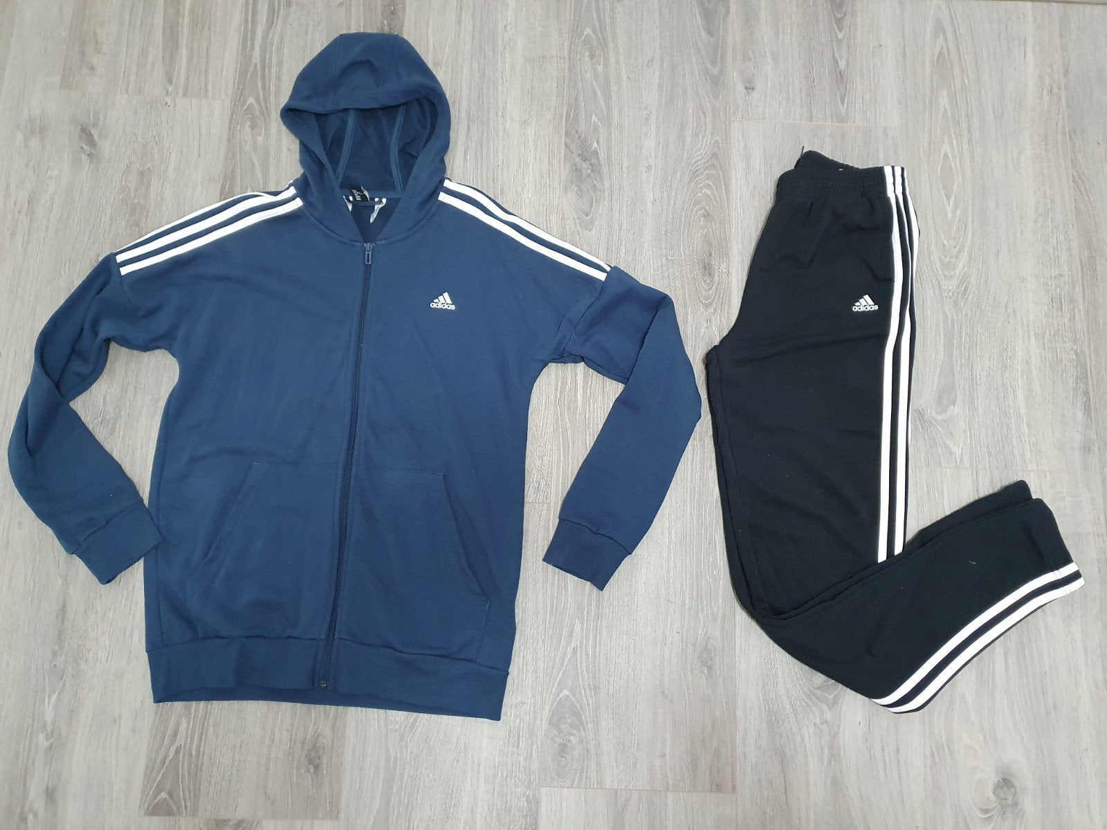 Adidas trainingspak (hoodie en broek) - Maat XL (15-16Y), Kinderen en Baby's, Adidas, Jongen of Meisje, Sport- of Zwemkleding
