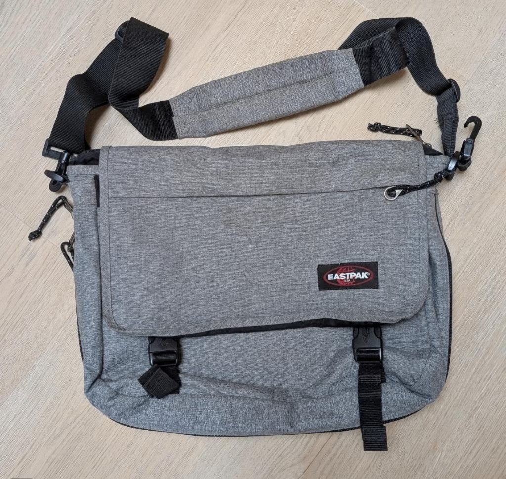 Eastpak Delegate Sunday Grey schoudertas, Ophalen of Verzenden, Gebruikt, Grijs