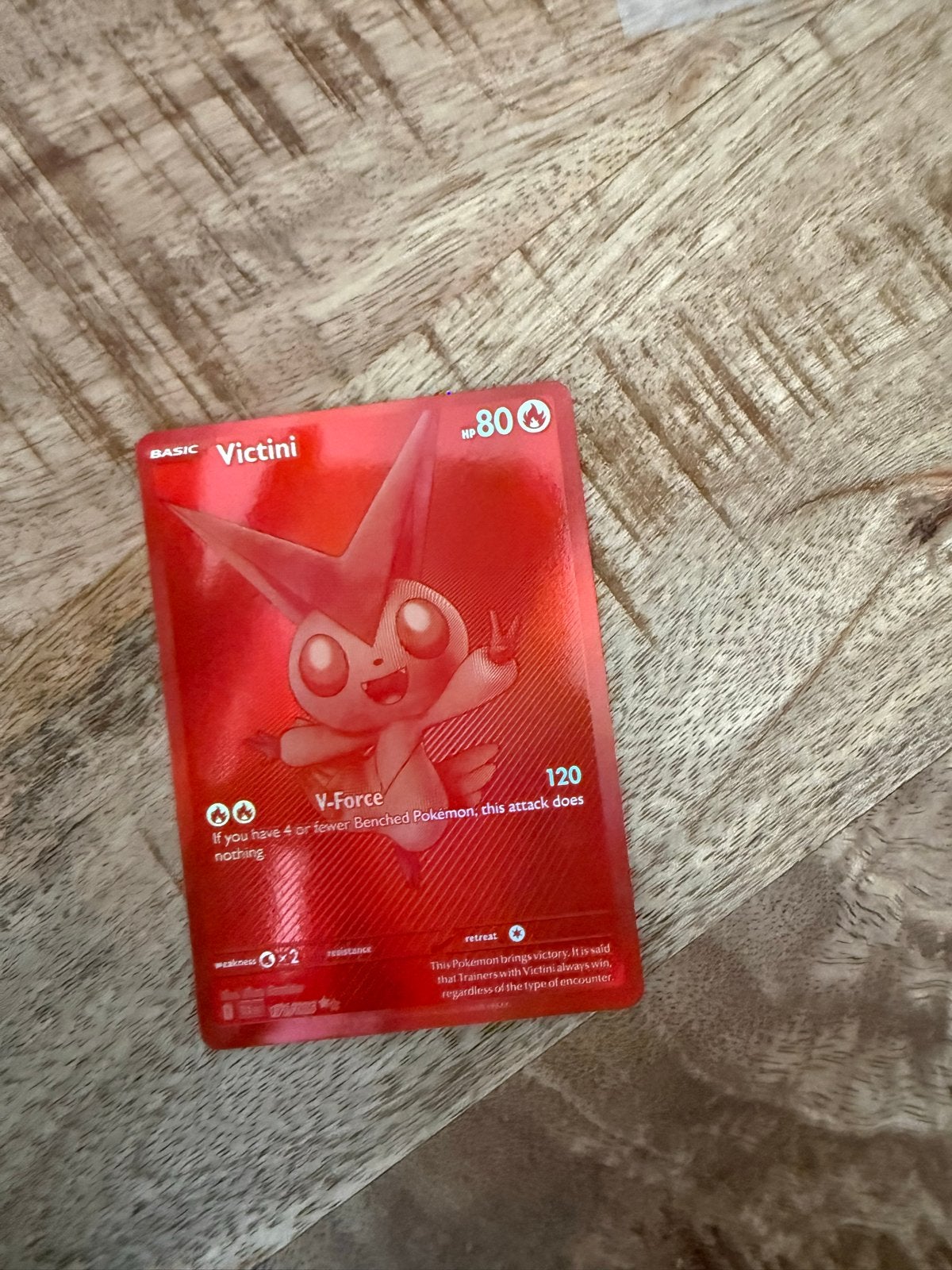 Victini V-Force Pokémon Kaart - Rood Foil, Ophalen of Verzenden, Zo goed als nieuw, Losse kaart, Foil