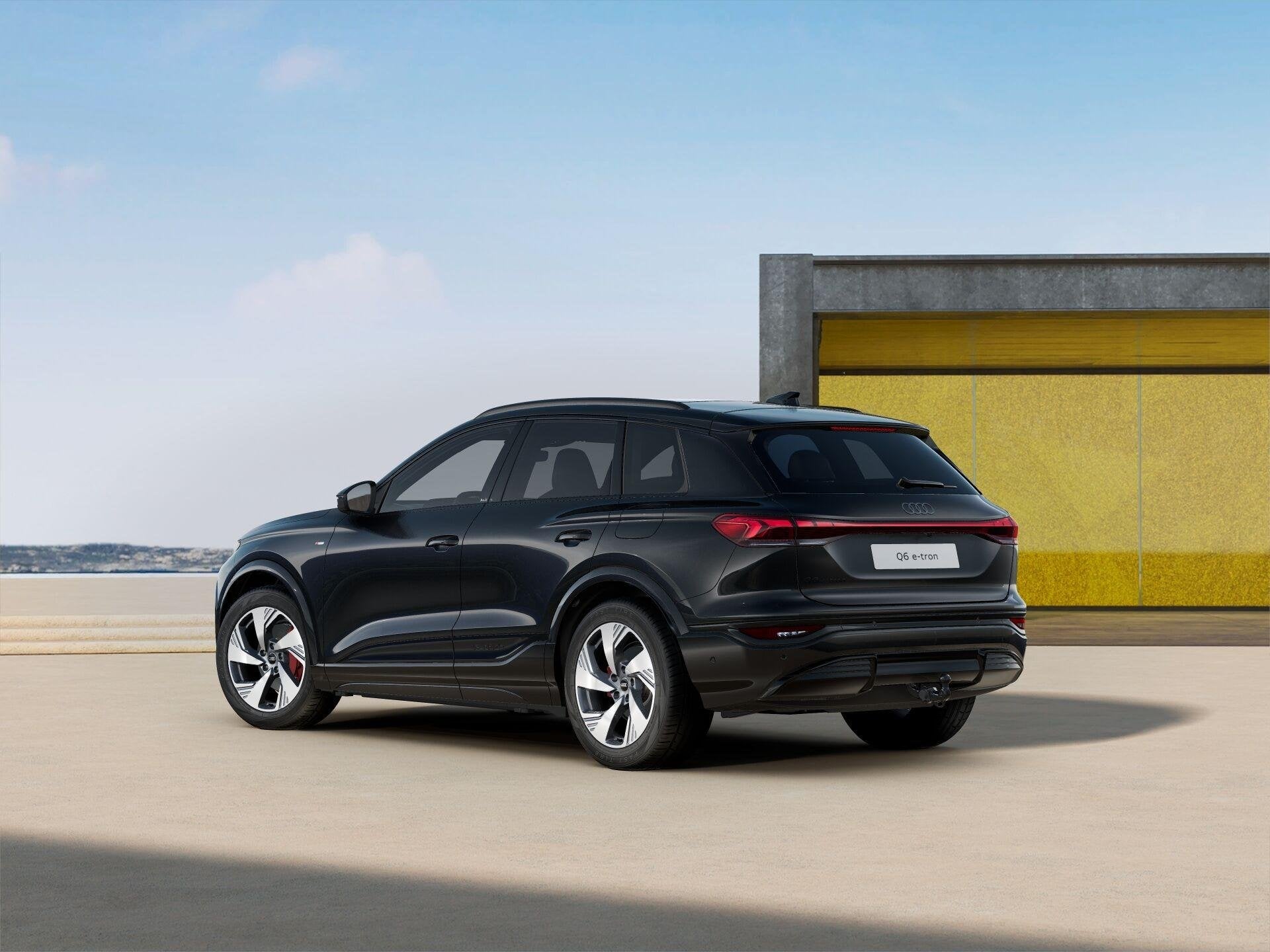 Audi Q6 e-tron 252pk S Edition 83 kWh | Luchtvering | Panora, Auto's, Automaat, 12 maanden, Achterwielaandrijving, Zwart