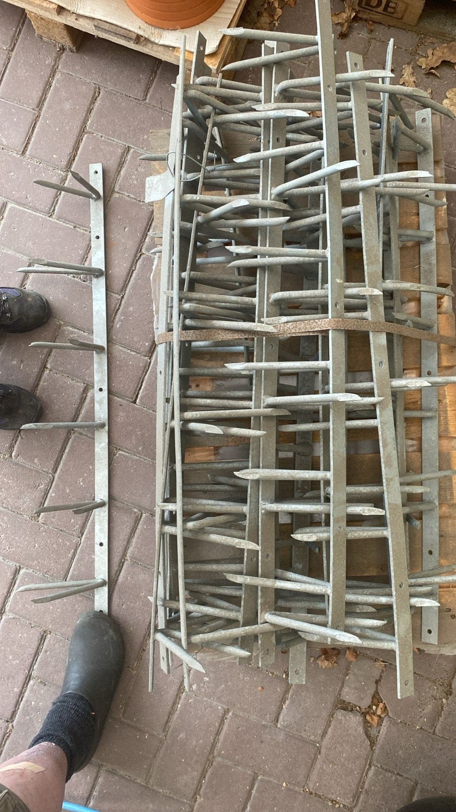 Gegalvaniseerde antiklim strips zware uitvoering in 2 stande, Ophalen of Verzenden, Gebruikt, 100 tot 250 mm, Spijkers