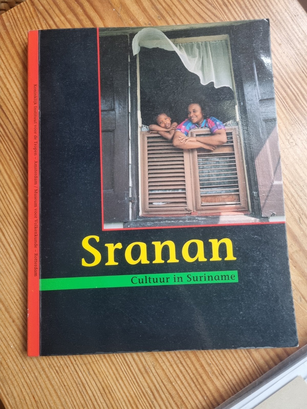 Sranan: Cultuur in Suriname - Boek over Surinaamse cultuur, Ophalen of Verzenden, Gelezen, Chandra van Binnendijk, Nederland