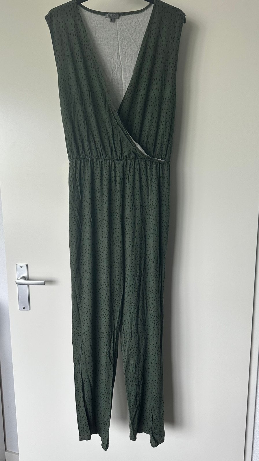 Groene jumpsuit, maat L, incl riempje, zo goed als nieuw, Ophalen of Verzenden, Zo goed als nieuw, Maat 42/44 (L), Groen