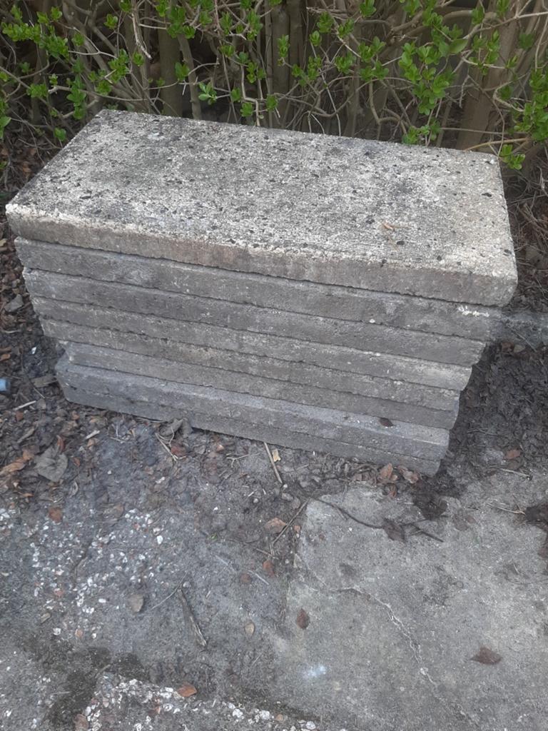 Betonnen terrastegels 30x60 cm ( 8 tot 11 stuks), gratis, Ophalen, Gebruikt, Beton, Terrastegels