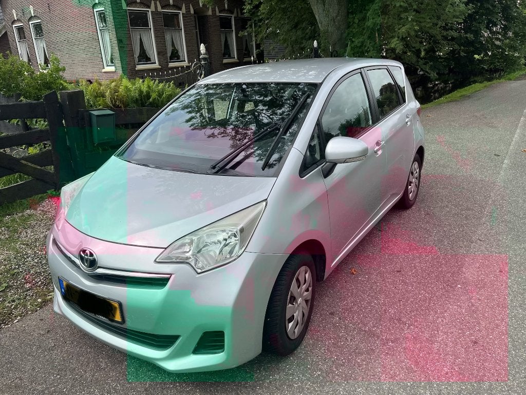 Toyota Verso-S 1.3 Vvt-i 2011 Grijs, Auto's, Toyota, Voorwielaandrijving, Stof, 1329 cc, Handgeschakeld
