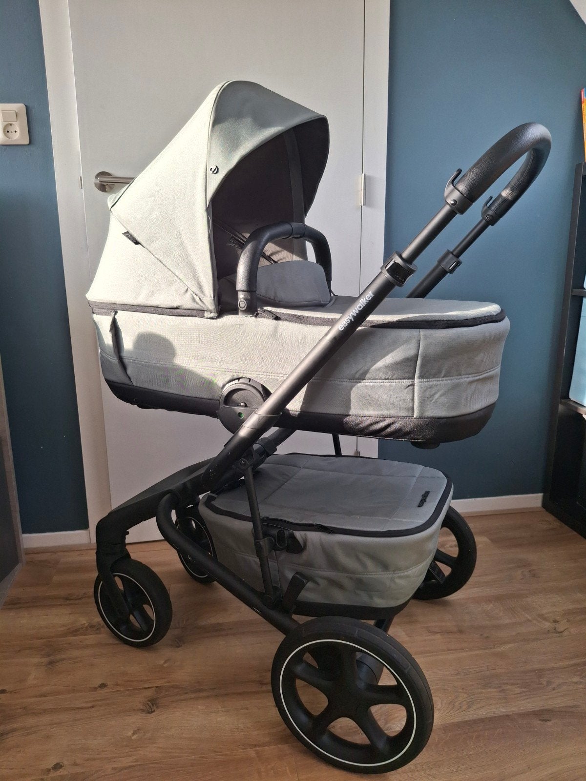 Easywalker Jimmey kinderwagen met reiswieg en adapters, Ophalen, Zo goed als nieuw, Overige merken, Verstelbare duwstang