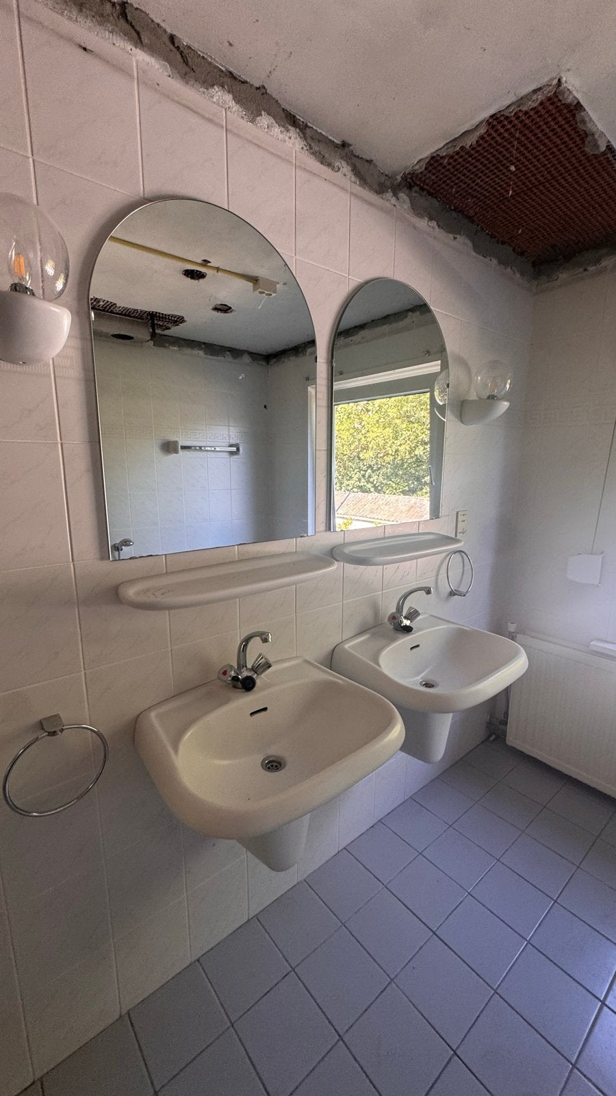 GRATIS Complete badkamerinrichting - ideaal voor renovatie, Ophalen, Gebruikt, Met bad