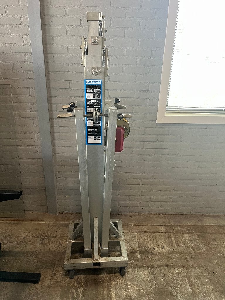 WERK LW 255 R trusslift max. 220 kg, 5,3 m, BGV C1, zilver, Ophalen, Gebruikt, Licht of Laser