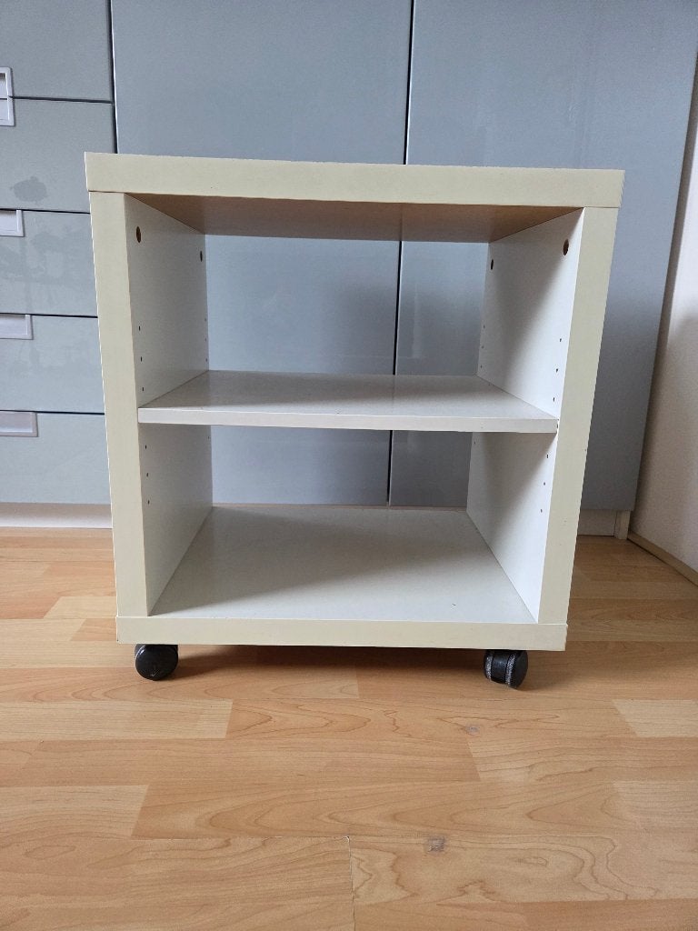 Bijzettafel wit bureau- nachtkastje op wieltjes, verstelbaar, Minder dan 55 cm, Modern wit, Vierkant, Zo goed als nieuw