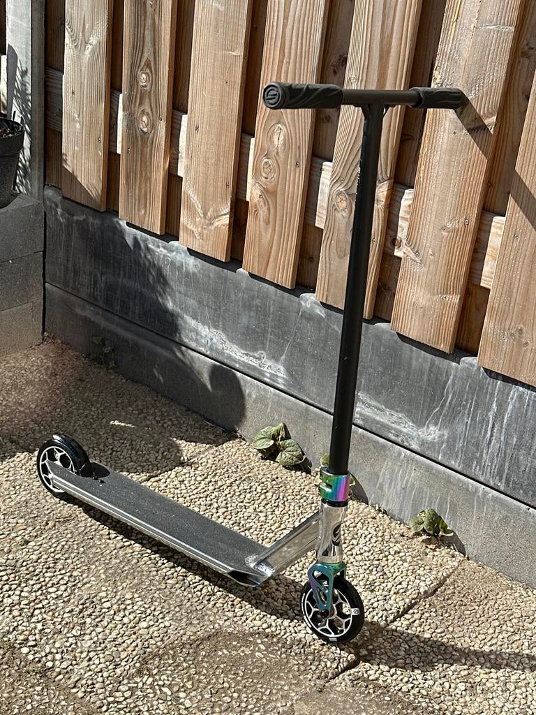Decathlon Oxelo MF3.6 Neochrome | stunt step, Fietsen en Brommers, Steps, Ophalen, Zo goed als nieuw, Gewone step