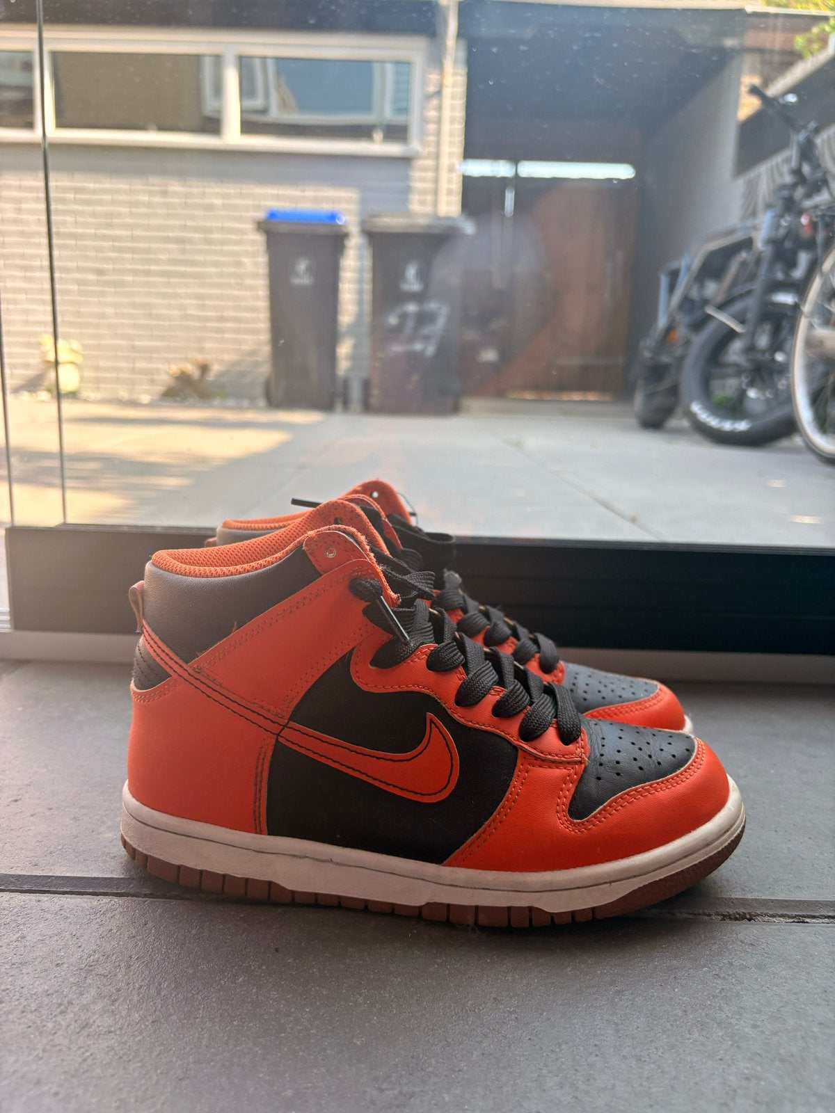 Nike Dunk High - Oranje/Zwart - Maat 36, Ophalen of Verzenden, Gebruikt, Jongen of Meisje, Schoenen