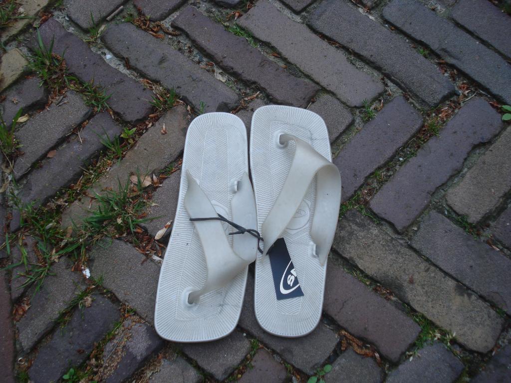 SENSI TEENSLiPPERS ZILVER 37 NIEUW GRATIS VERZENDING POST, Slippers, Overige kleuren, Verzenden, Sensi Teenslippers 37