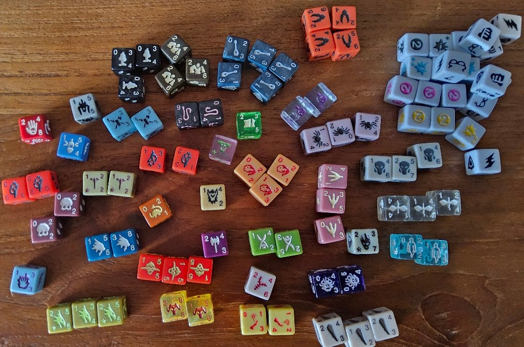 Dice Masters: Faerûn Under Siege Set met 76 Character Dice, Een of twee spelers, Ophalen of Verzenden, Zo goed als nieuw, WizKids