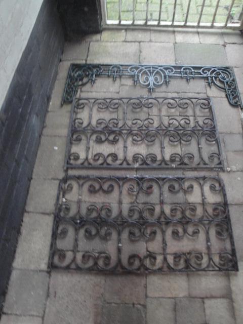 2 metalen sierhekjes, Ophalen of Verzenden, IJzer, Sierhekwerk