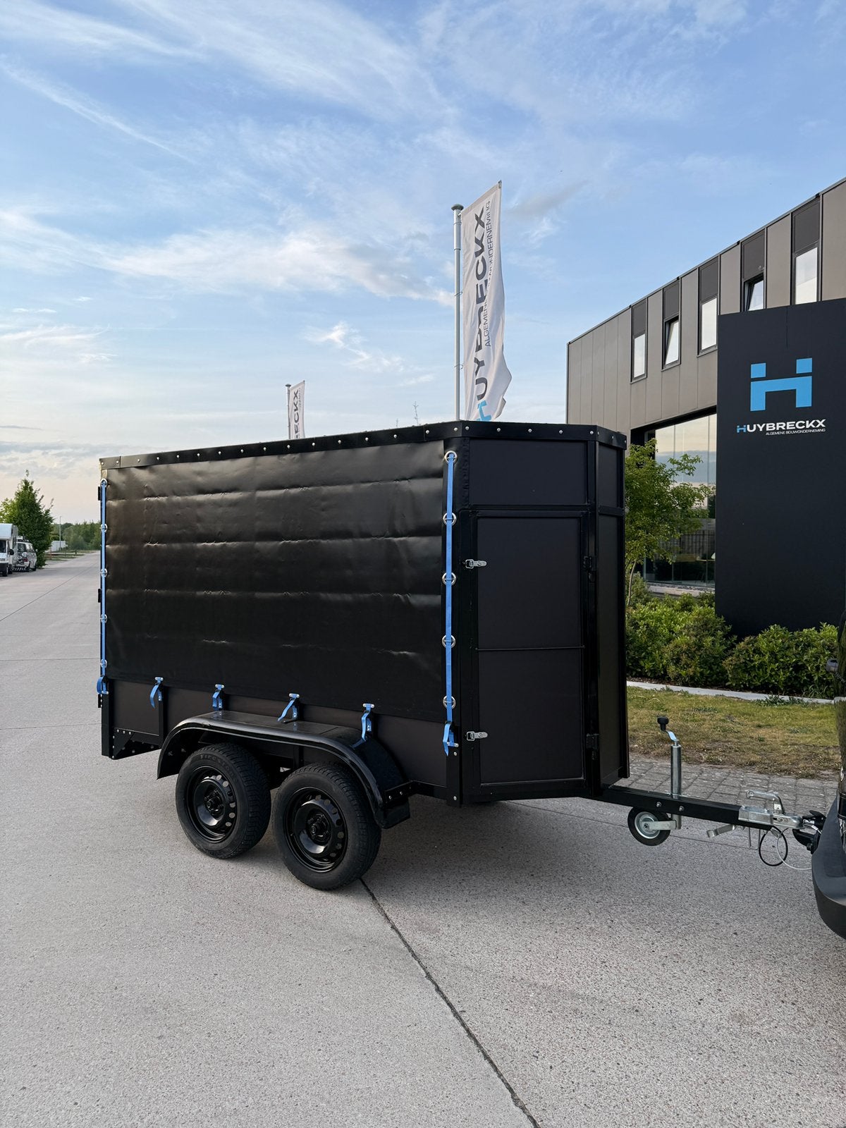 GESLOTEN BACHE AANHANGWAGEN 750KG, Ophalen, Zo goed als nieuw