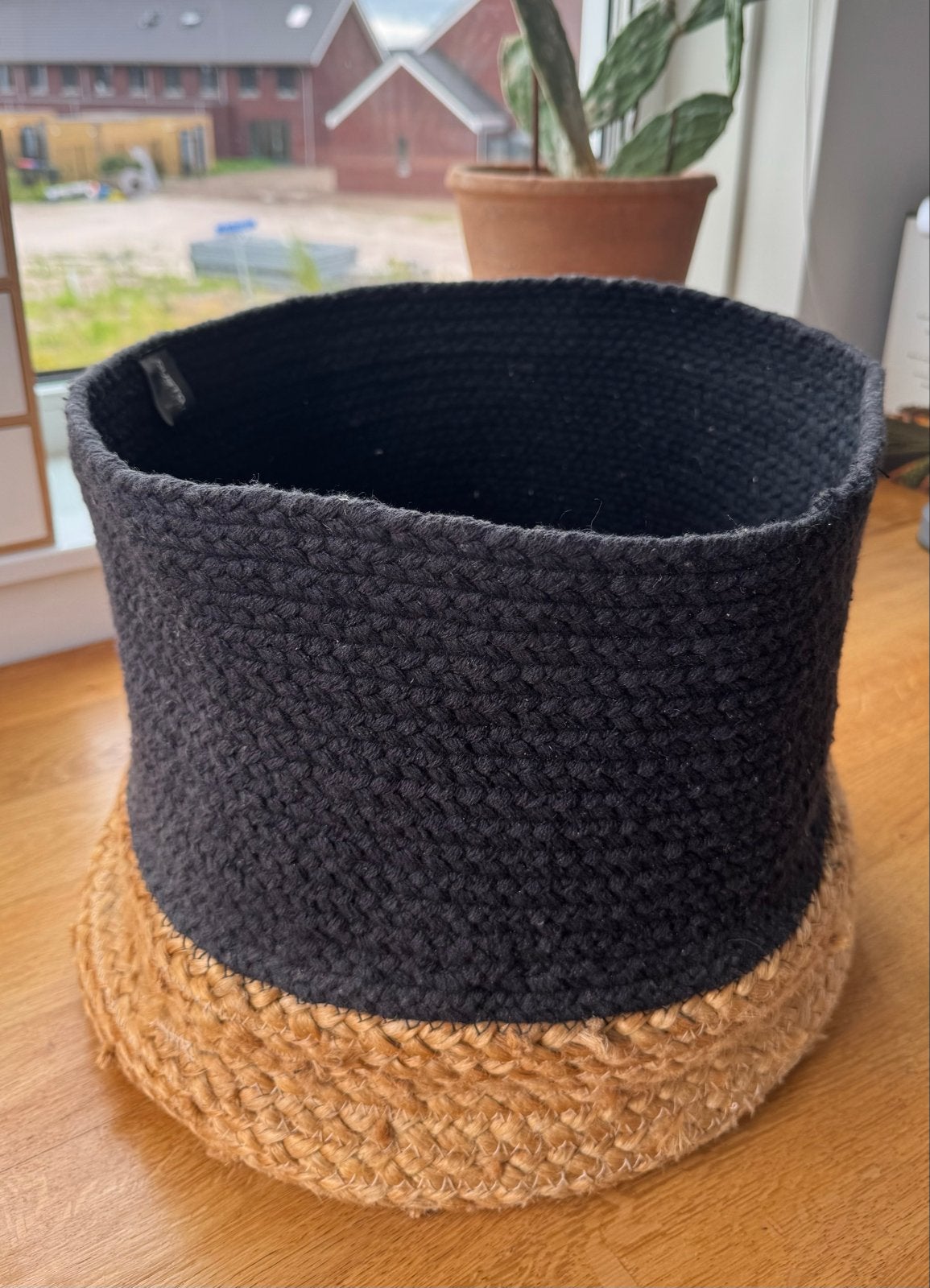 Stijlvolle grote Gusto mand van jute. Bohemian/ Ibiza, Huis en Inrichting, Gevlochten, Mand, Rond, Ophalen of Verzenden