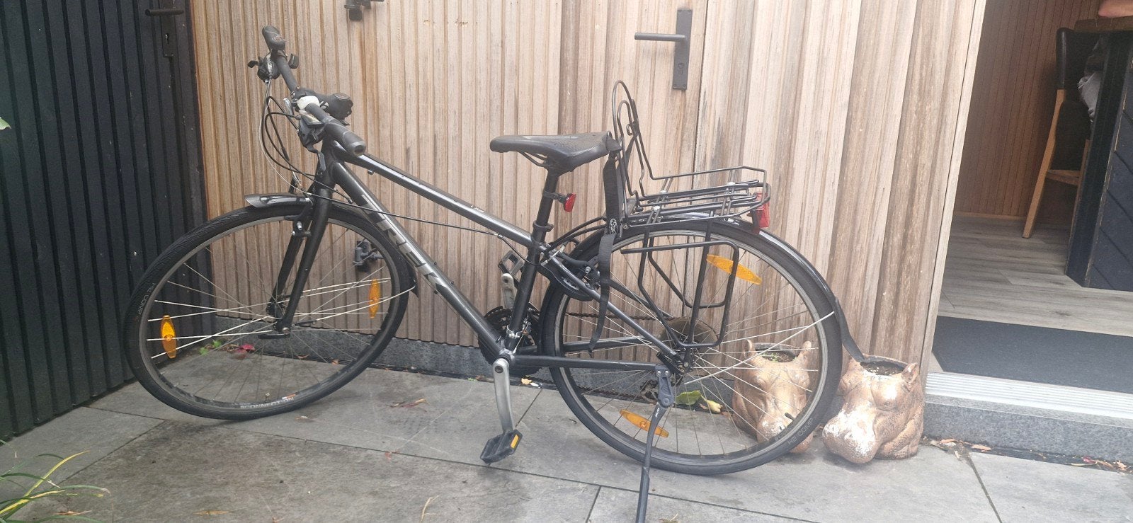 Trek fiets met bagagedrager I 1 jaar oud, Velgrem, Versnellingen, Zo goed als nieuw, 57 tot 61 cm