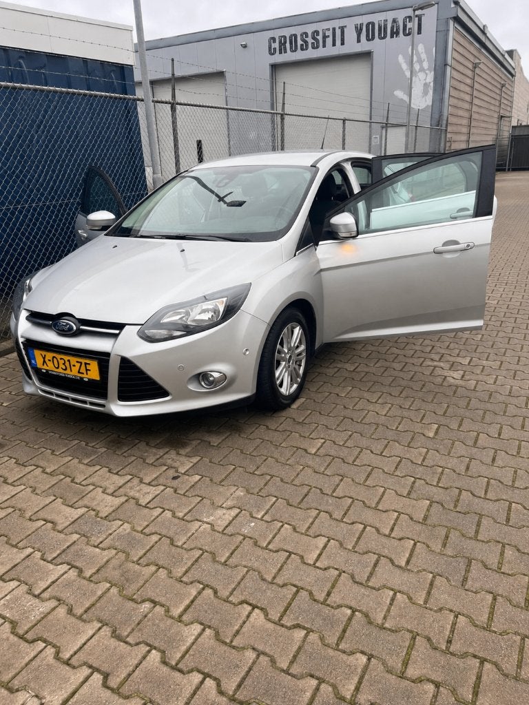 Ford Focus 1.0 Ecoboost 92KW 5D 2013 Grijs, Auto's, Ford, 125 pk, 635 kg, 1200 kg, Handgeschakeld