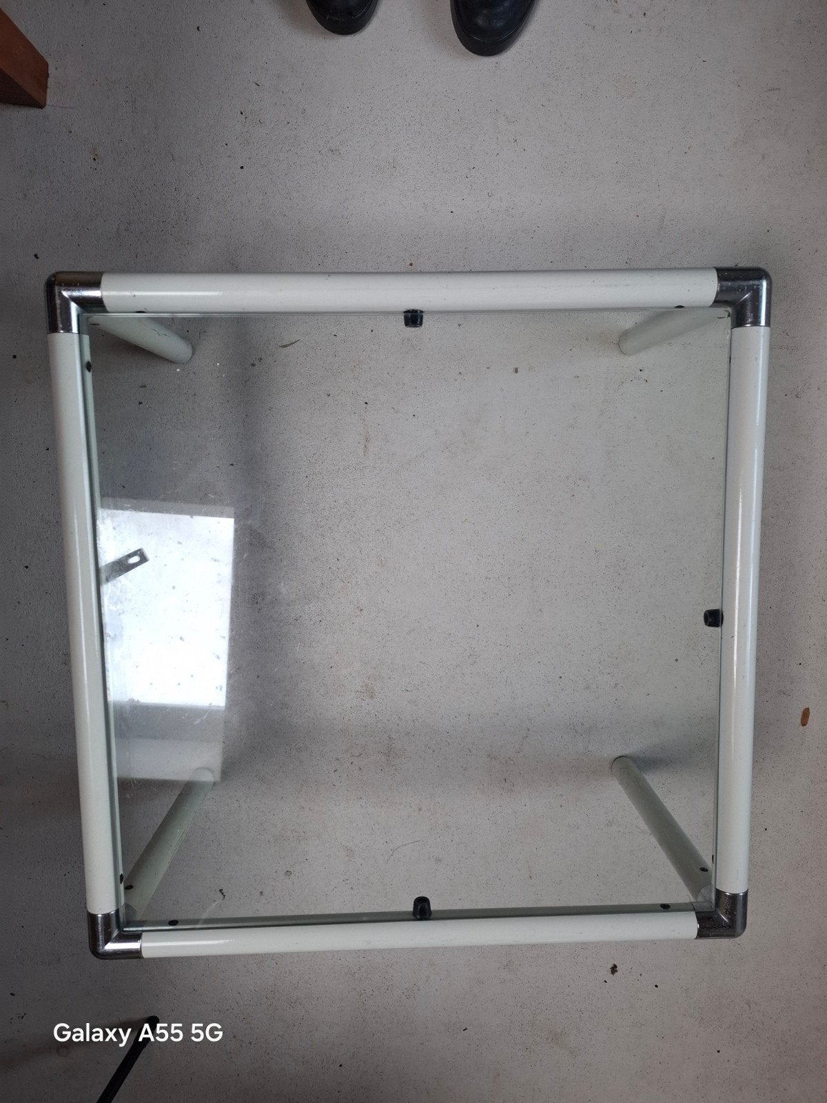 Vintage Salontafel met Glazen Plaat en IJzeren Frame, Huis en Inrichting, Ophalen, Gebruikt, 100 tot 150 cm, Vierkant