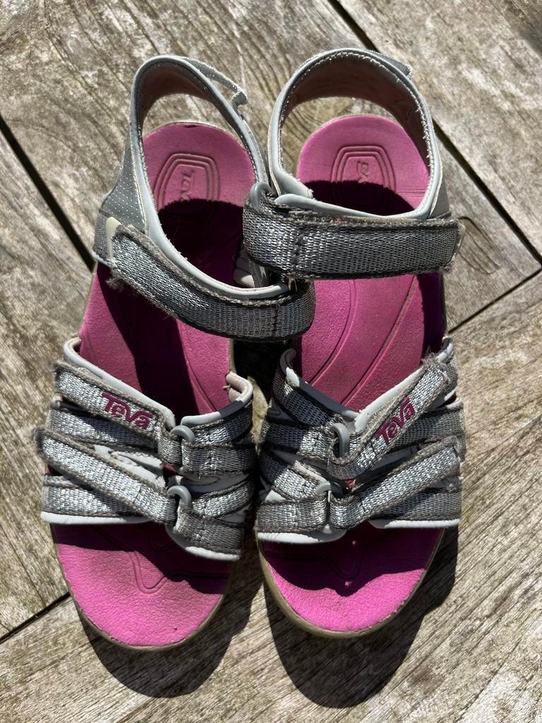Teva sandalen voor meisjes, maat 33/34 zilver/roze, Gebruikt, Meisje, Overige typen, Ophalen of Verzenden